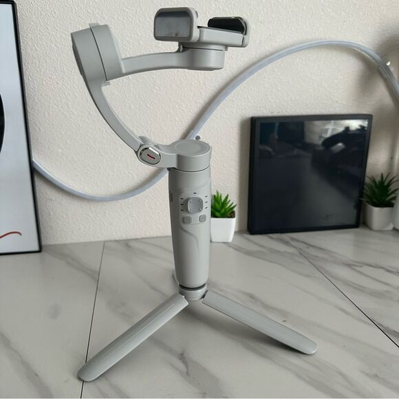 Gray Smartphone Gimbal Stabilizer - Picture 3 of 6